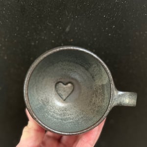 Kop m. hank &amp; hjerte (S) - patina – produktbillede