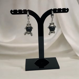 Sorte frø øreringe  – produktbillede