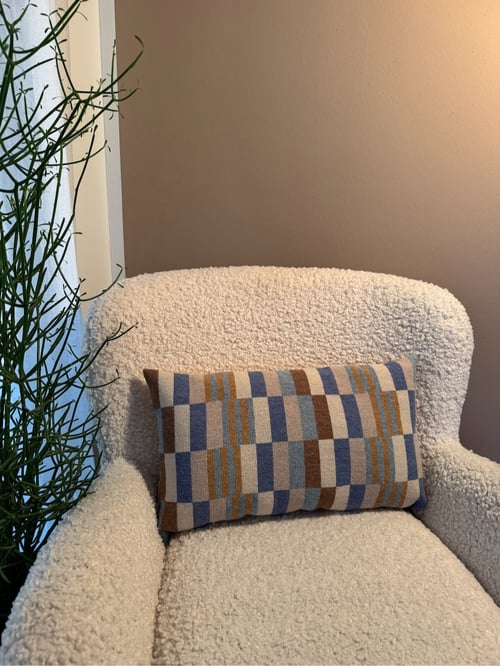 2051-1 Blue stripes ca. 29 x 49 cm. (2)