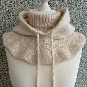 Digital opskrift: Storebælt - Hooded Cowl (halsedisse med hætte) – produktbillede