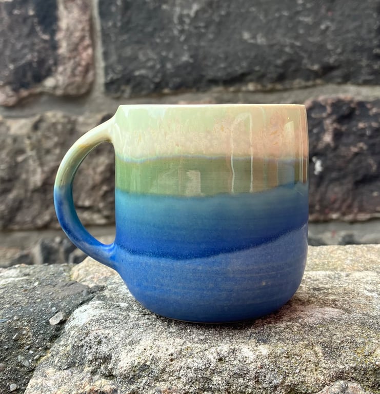 Hånddrejet kop med hank billede 2