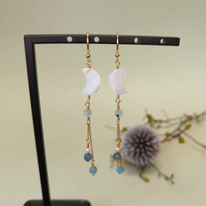 Den blå måne øreringe – produktbillede