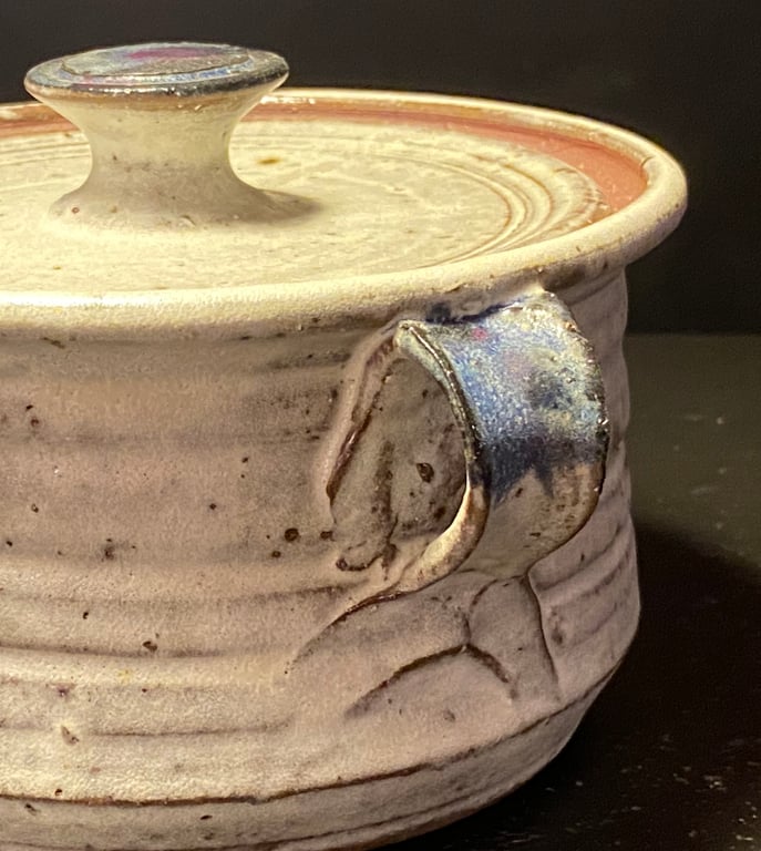 Kartoffelkrukke m. låg. Lys glasur på mørk ler billede 2