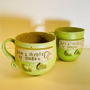 Krus med tekst - Bare et skridt af gangen – produktbillede