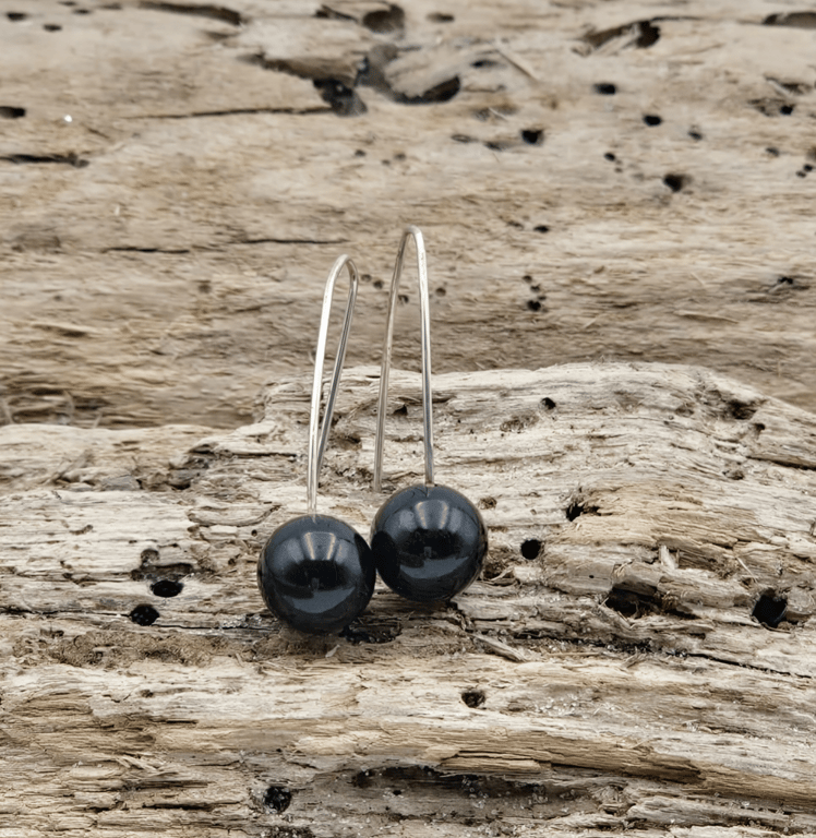 Sorte agat ørekroge.