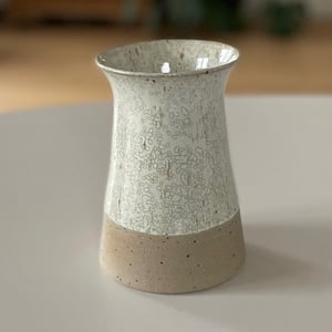 Keramik vase, cremehvid/rå - 16 cm – produktbillede