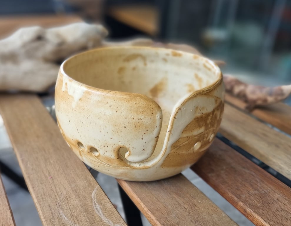 Strikkeskål cream. Diameter 16 cm