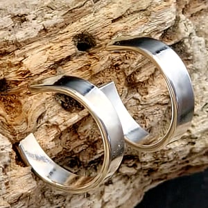 Brede cirkel ørestikker. – produktbillede