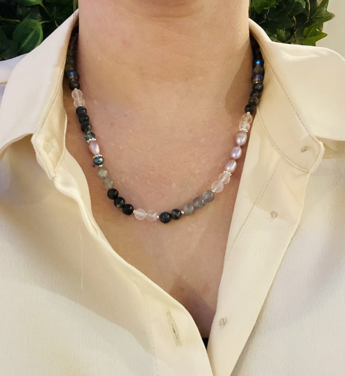 Bjergkrystal og Labradorit halskæde