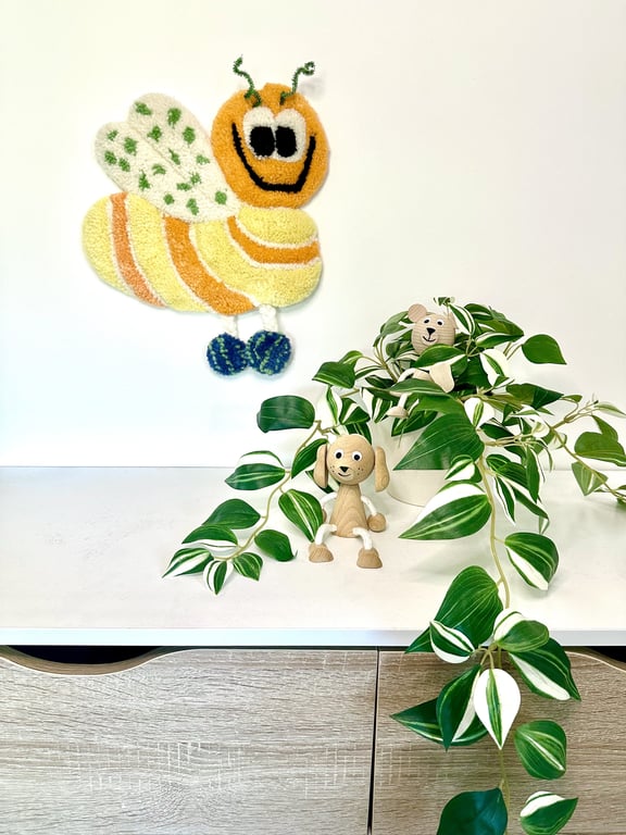 Tuftet vægophæng i uld – Håndlavet til børneværelset 