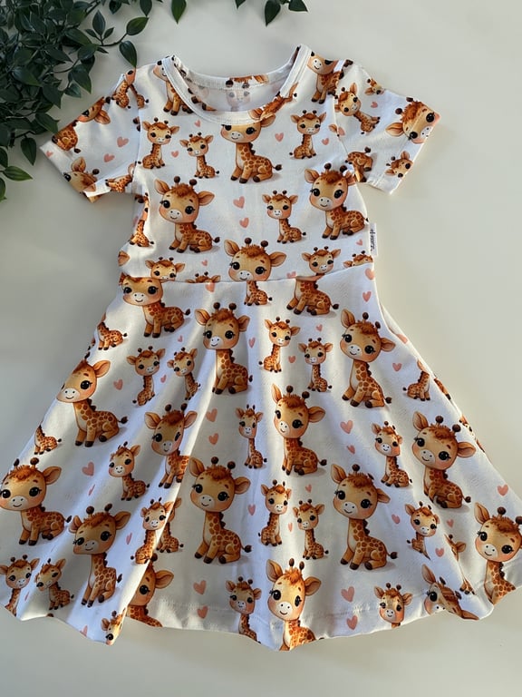 Kjole med giraffer - flere størrelser
