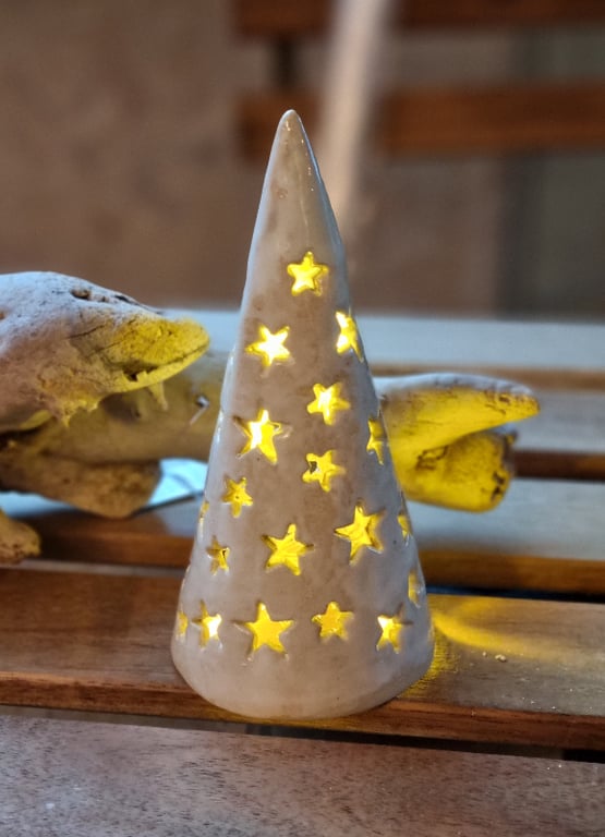 Juletræ L hvid med holder til led- el fyrfadslys, h 16 cm