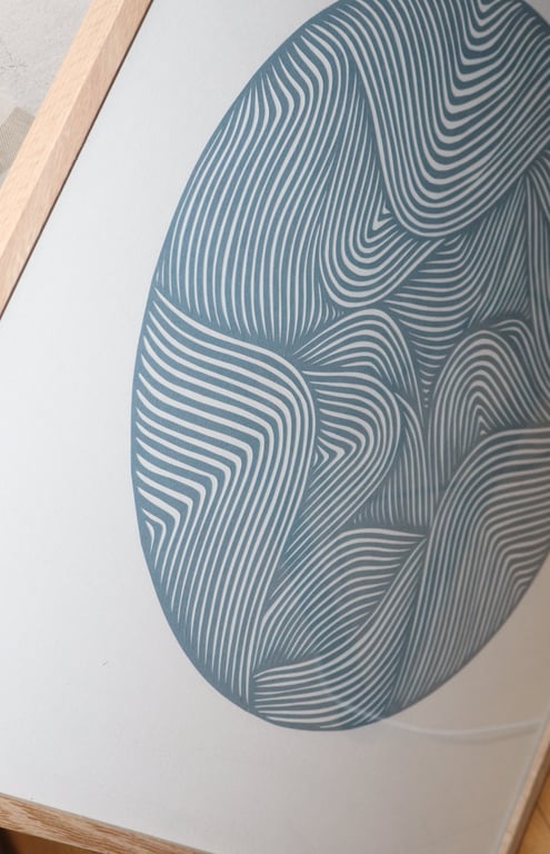 50x50cm papercut, dueblå, indrammet (2)