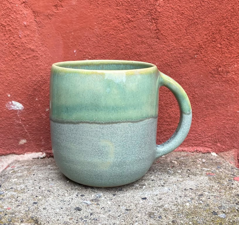 Hånddrejet kop med hank billede 2