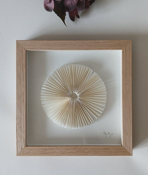 20x20cm relief, hvid, indrammet 