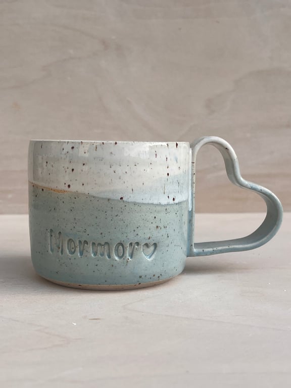 Mormor krus med hjertehank. 340 ml. H: 7,5 cm