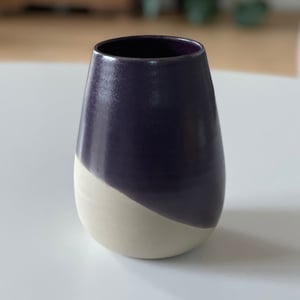 Vase, mørk violet - 17 cm – produktbillede