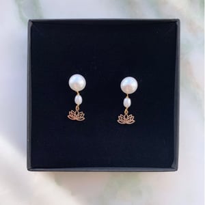 Lotus ørestikker – produktbillede