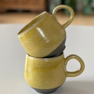 Buttet kop, mørkt ler, hørgul – produktbillede