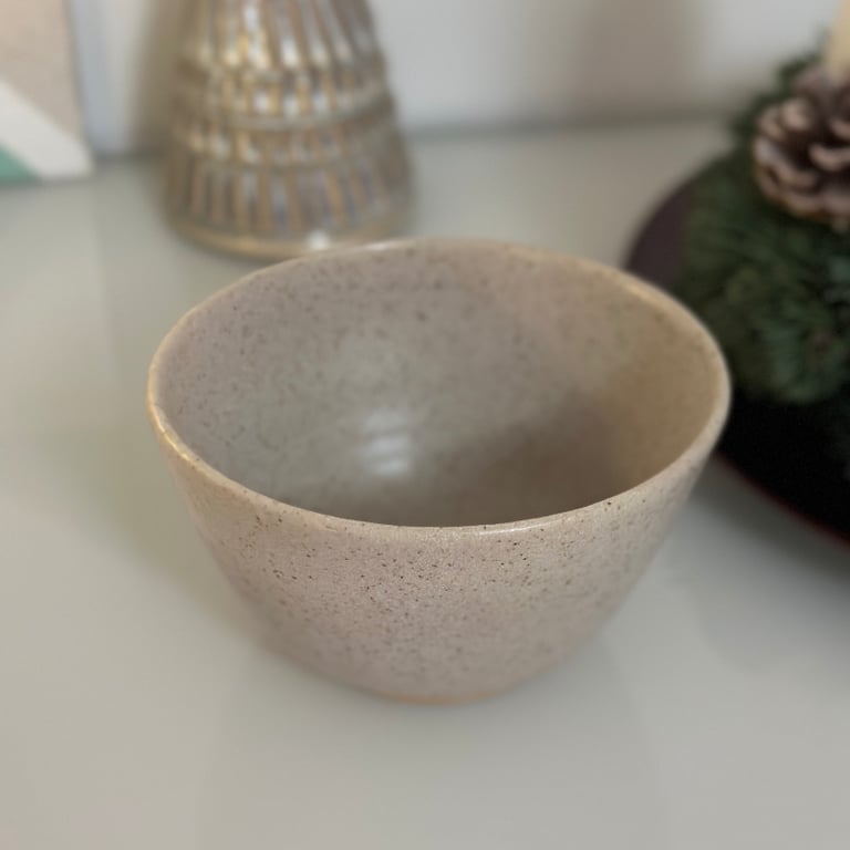 Skål med fod, beige granit