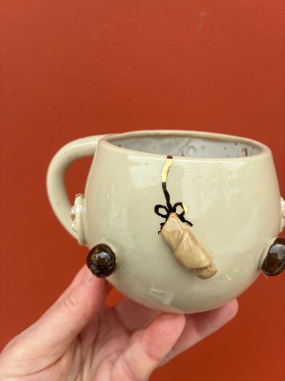 Stor kaffebønnekop med guld  billede 3