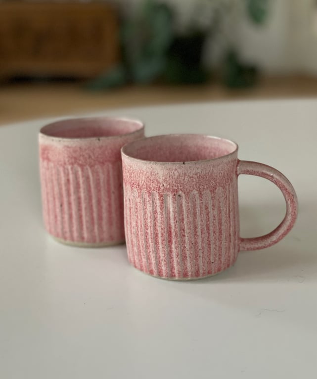 Krus m. riller, rødmeleret