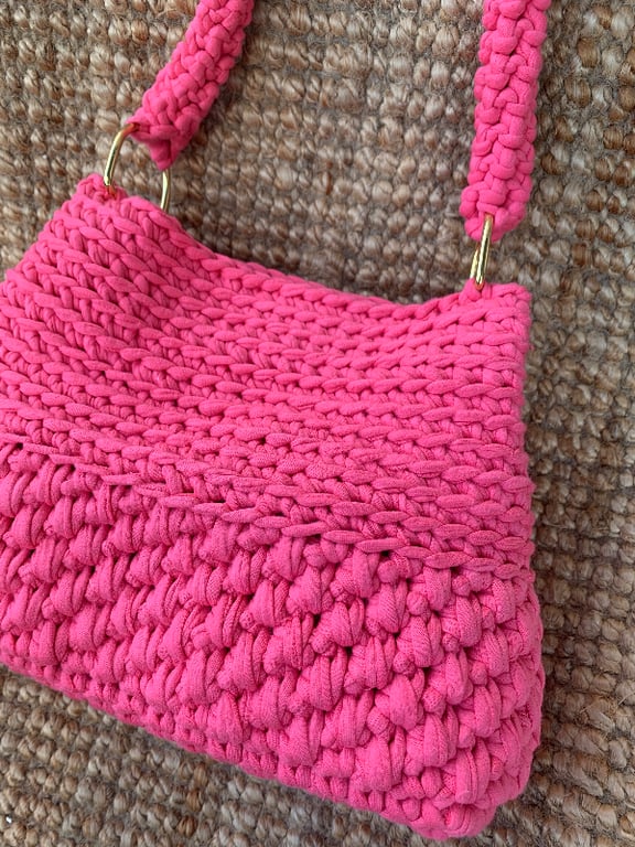 PINK hæklet taske i model IRIS med 2 remme. billede 3