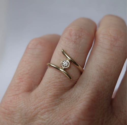 Ollie ring 14 K gold with champagne diamond (4)