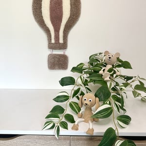 Tuftet luftballon - Håndlavet vægkunst i 100% uld.  – produktbillede