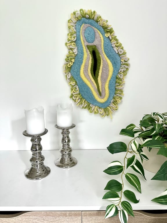 Tuftet kone som vægophæng – håndlavet i uld 