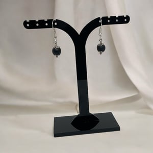 Sorte øreringe  – produktbillede