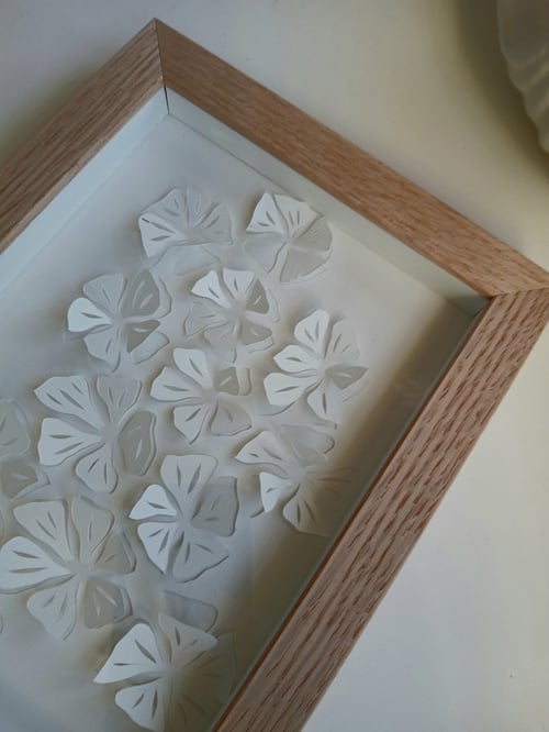 A5, 3d Papercut, hvid, indrammet 