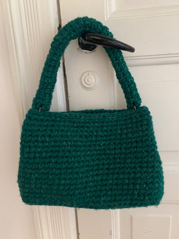 Mørkegrøn hæklet taske