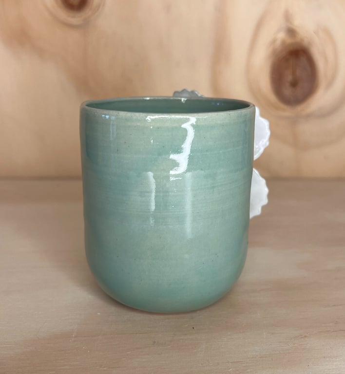 Kop med stor blomst billede 3