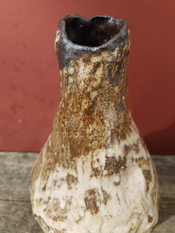 Vase med mildt og fredfyldt ansigt billede 6