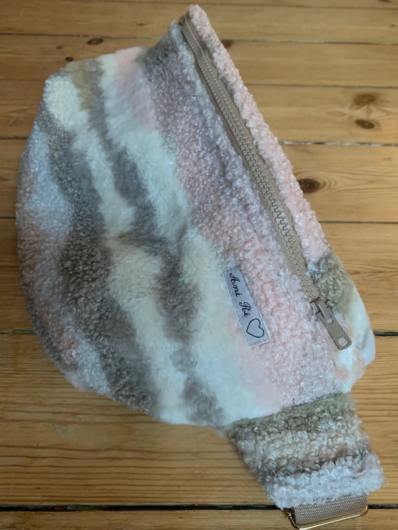 Bæltetaske i beige/rosa plys