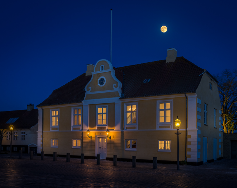 Det Gamle Rådhus i Præstø en smuk vinteraften