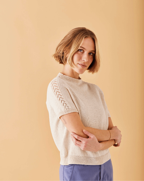 Kit: T-shirt med sadelskuldre og hulmønster