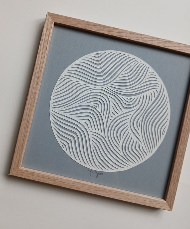 20x20cm papercut, dueblå, indrammet (2)