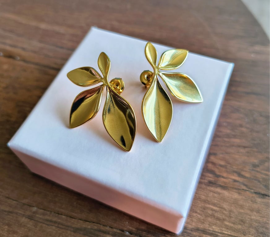 Ida øreringe / kirurgisk stål / 14 karat forgyldt.