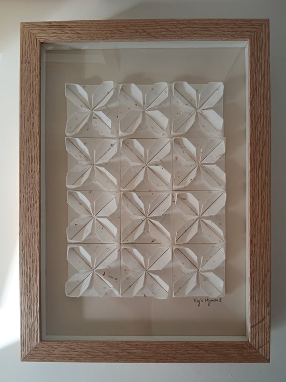 A4, Foldet værk, Tivoli-lys beige, indrammet  (4)