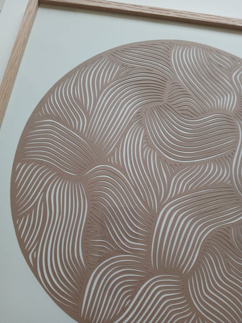 40x40cm, papercut, nougat, indrammet 