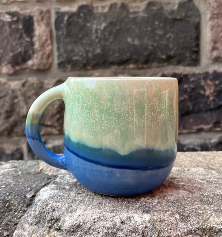 Hånddrejet kop med hank  billede 4