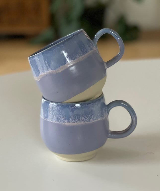 Buttet kop, lilla / cremehvid