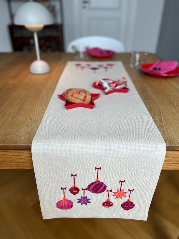 Juleløber - Rød 2030-2 Str. 30 x 100 cm. (4)