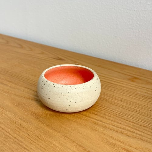 Lille rund skål med orange glasur (5)