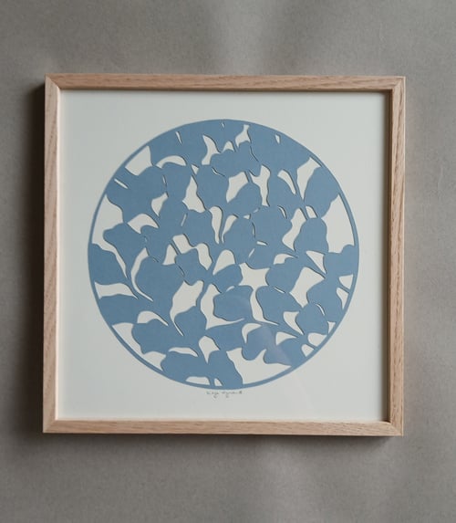 30x30cm papercut, støvet blå,  indrammet 