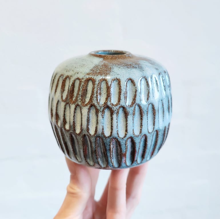 VASE CARVED BLÅ LYS