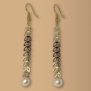 Lange øreringe med perle – produktbillede