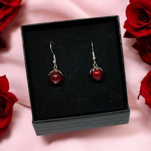 Røde øreringe  – produktbillede